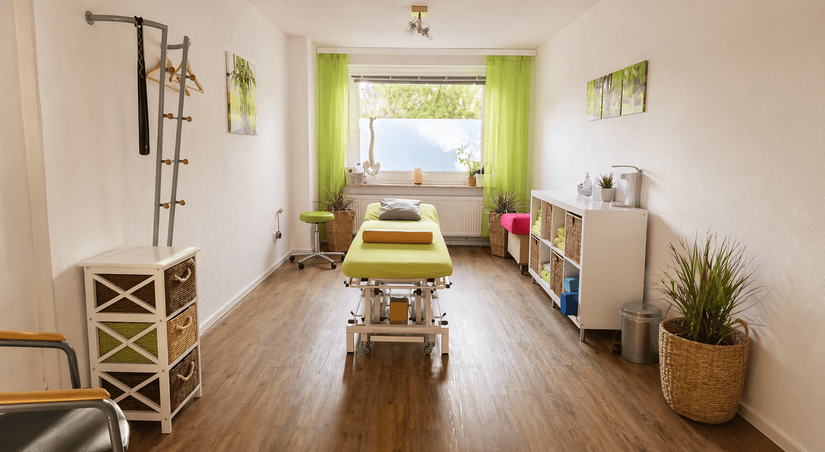 Moderner Behandlungsraum der Physiotherapiepraxis in Langenhagen